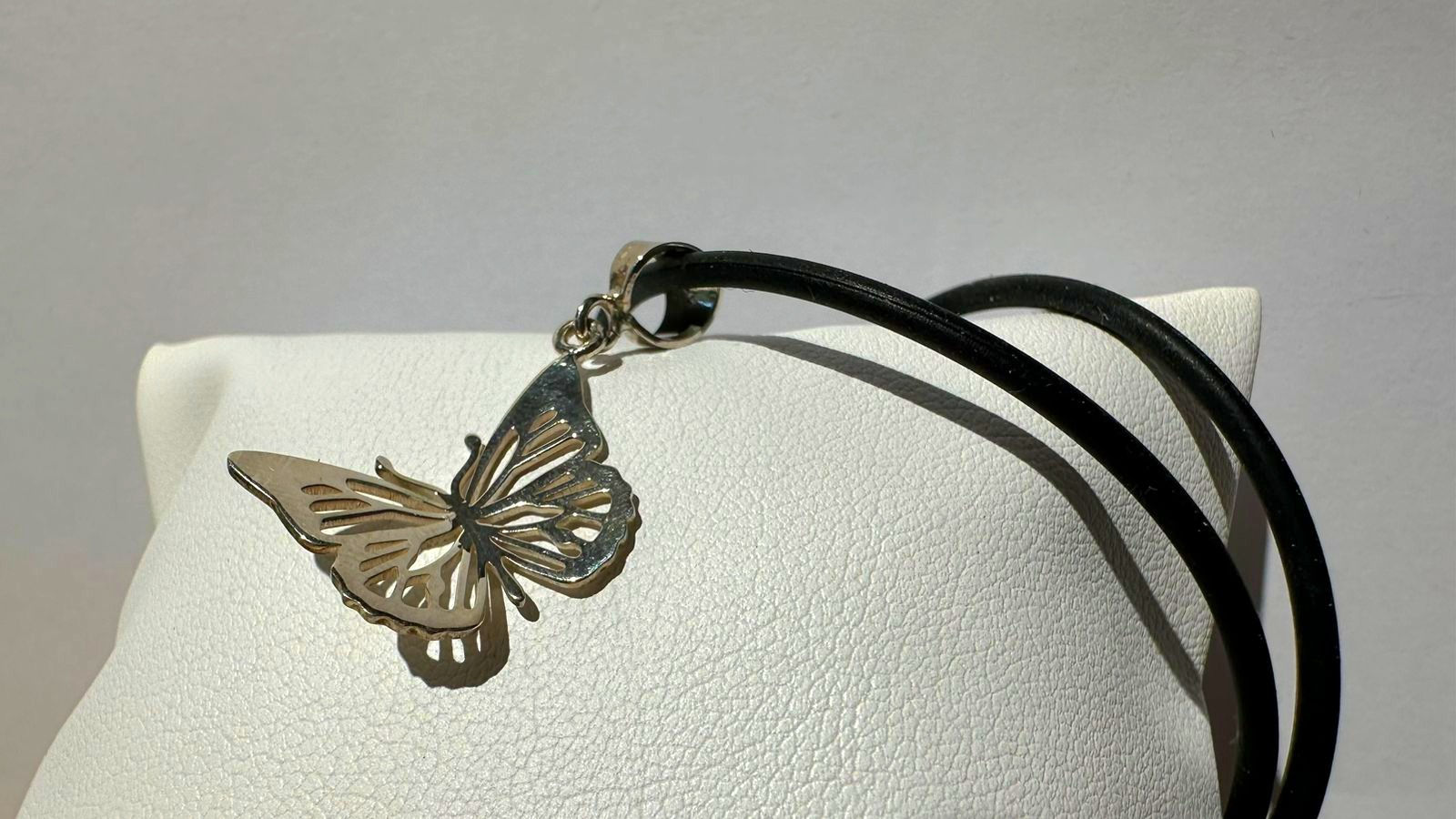 DIJE MARIPOSA PLATA CAUCHO