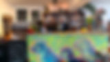 Sarah + Conniel hinter bunter Theke im Lokal