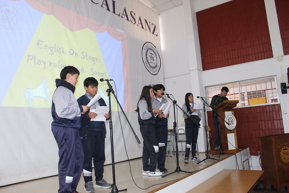 Inglés en el escenario, roles y canciones.
