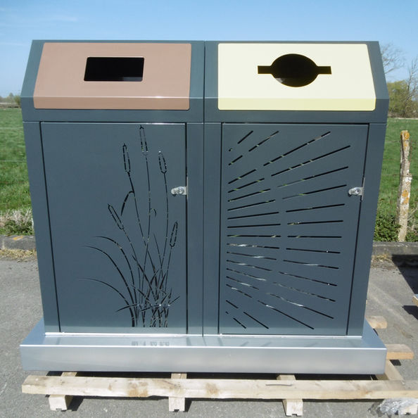 Abri-bacs pour poubelles de tri ou ordures ménagères.