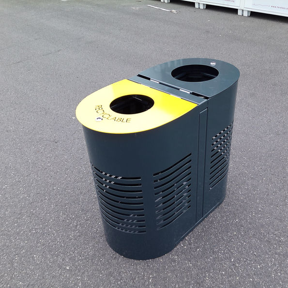 Retrouvez notre modèle de poubelle de rue avec 2 flux de collectes.