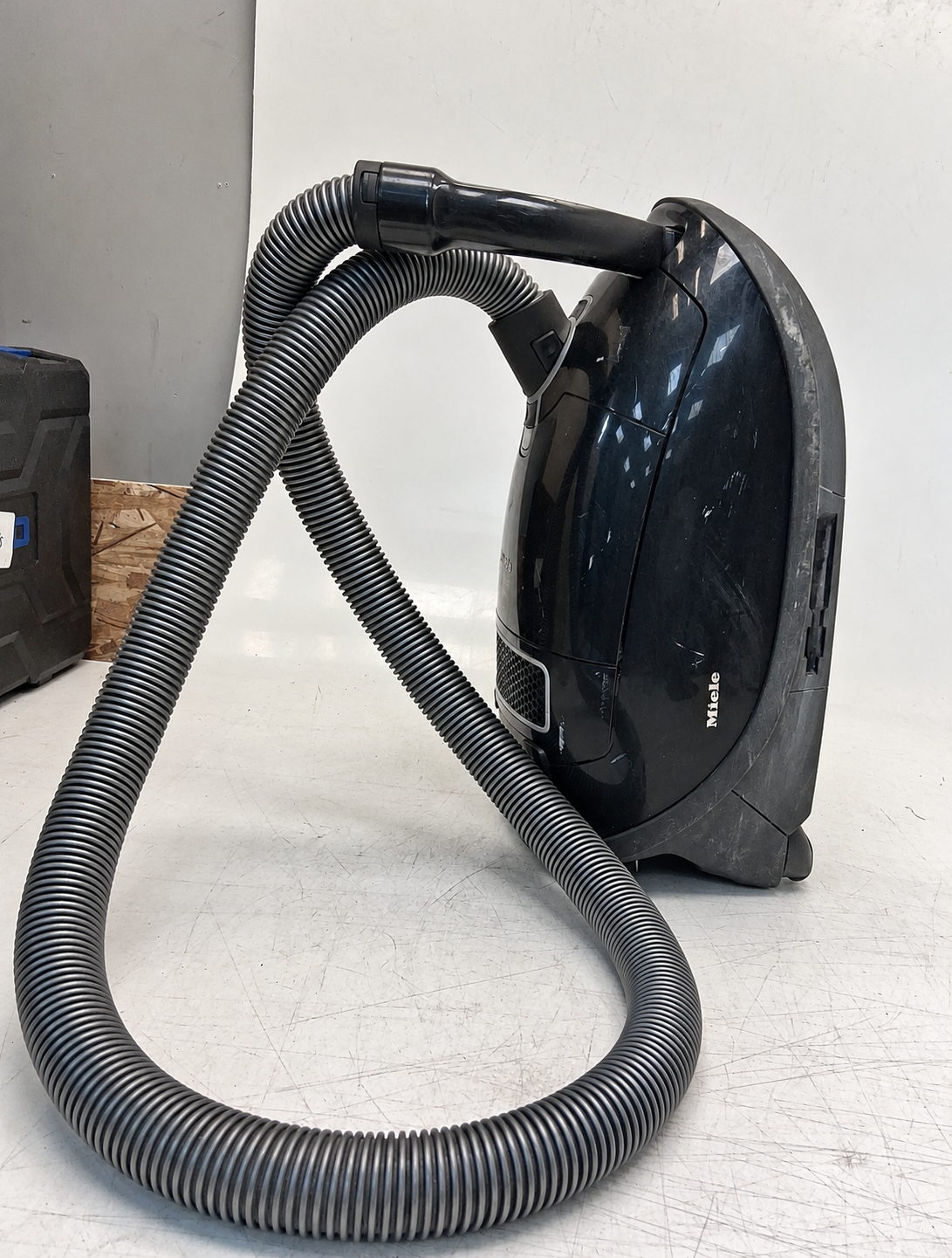 Lot 38: Miele Complete C3 Vacuum