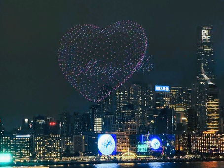 🌌【全城祝福】香港首場維港無人機求婚秀!由 X Social Group "ARTopia" 統籌策劃,引爆低空經濟與浪漫商機