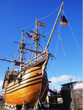 2011 replica of Nao Victoria built in Punta Arenas, Chile (Source: Wikiwand.com)