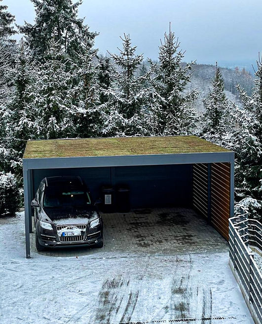 Doppelcarport aus Aluminium, montiert im Sauerlandgebiet, idealer Schutz vor Schnee und Eis im Winter