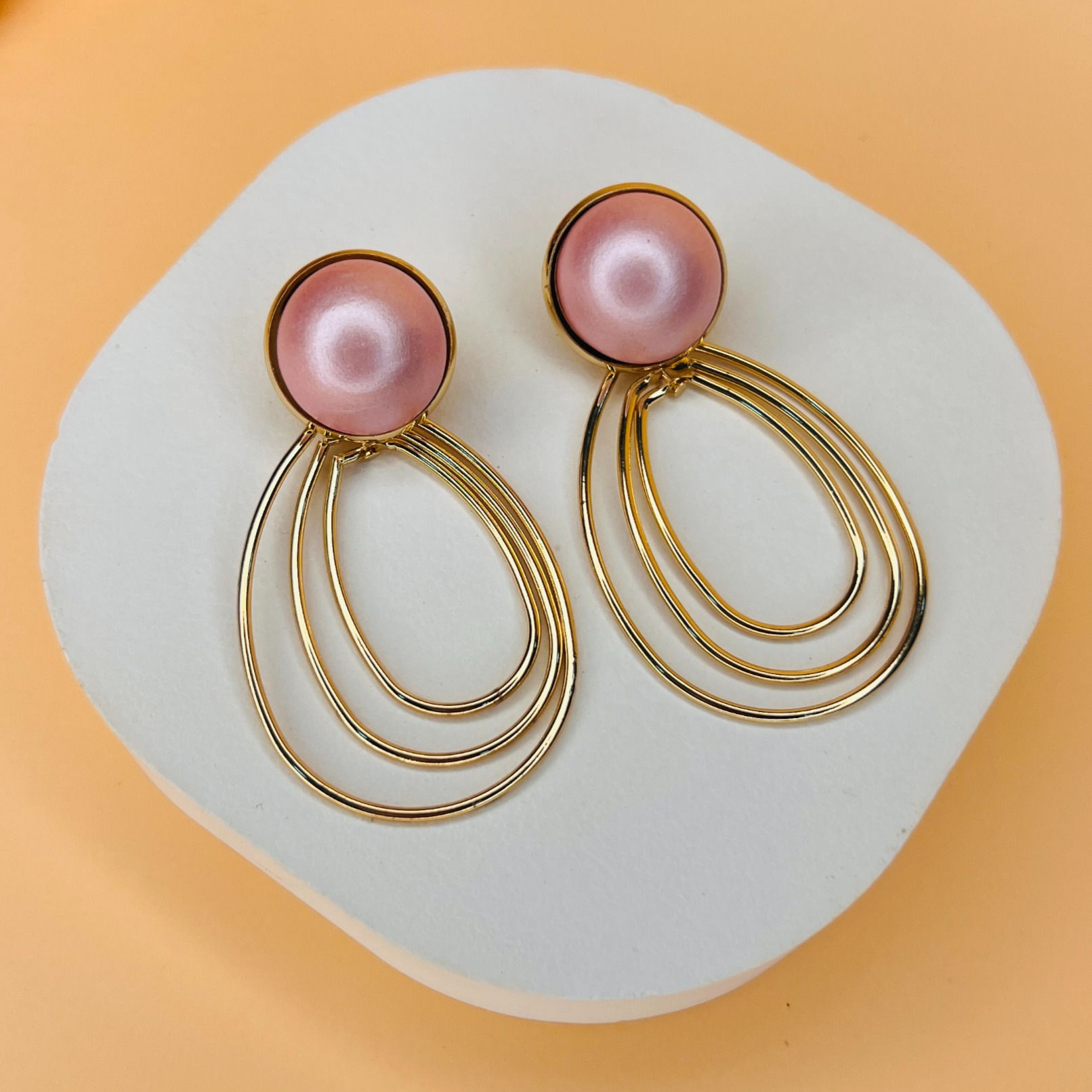 Pembe Mineli Sallantılı Küpe