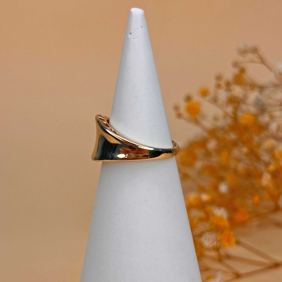 Küçük resim: Asimetrik Formlu Gold Renk Yüzük