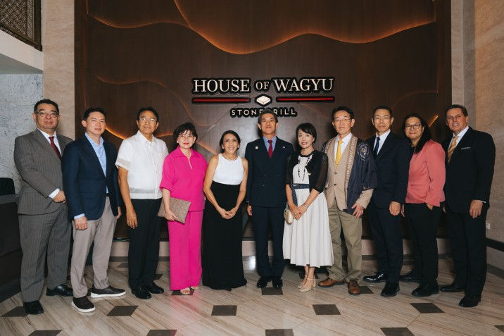 From left to right: Kenji Sugiyama (Board of Directors, Okada Manila), James Gordon Lorenzana (Board of Directors, Okada Manila & President, Okada Foundation), Edwin Olivarez (Mayor of Paranaque), Mrs. Olivarez (Wife of Parañaque City Mayor), Corinne Castaneda (House of Wagyu Founder), His Excellency Endo Kazuya (Ambassador of Japan to the Philippines), Madame Endo Akiko (Wife of His Excellency Ambassador Endo), Yasunobu Kusu (President, Saga Prefectural Union of Agricultural Co-Operatives), Nobuki Sato (Okada Manila President & COO), Shirley Pik Kwan Tam (Okada Manila Chief Marketing Officer for Integrated Sales and Marketing), David Anthony Baldwin (Okada Manila Executive Vice President of Hospitality)