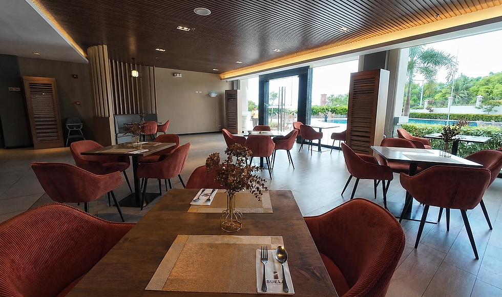 Spacious Suelo Restaurant