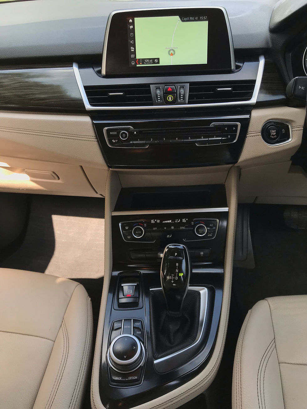 Miniatura: BMW 220i LUXURY