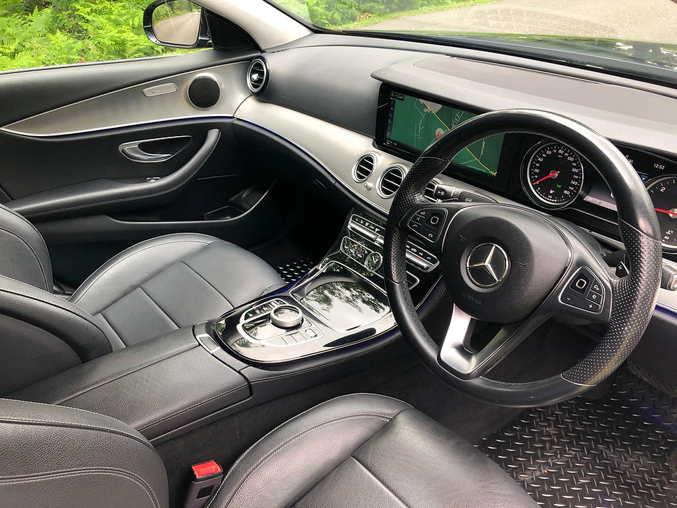 Miniatura: Mercedes E Class Auto 2017