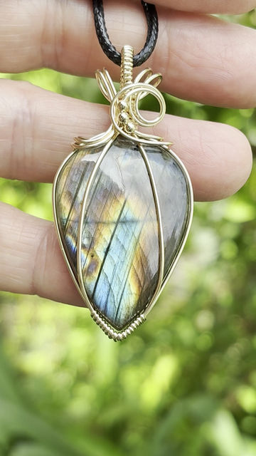 Thumbnail: Labradorite Pendant - Gold