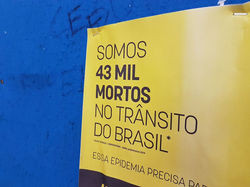 Folder colocado nos murais.
