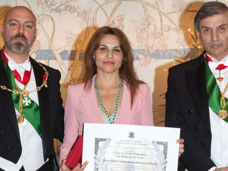 Doña María Inmaculada Antúnez condecorada