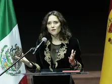 Sheinbaum critica visita de Díaz Ayuso y la vincula con proyecto de derecha que respalda la oposición mexicana