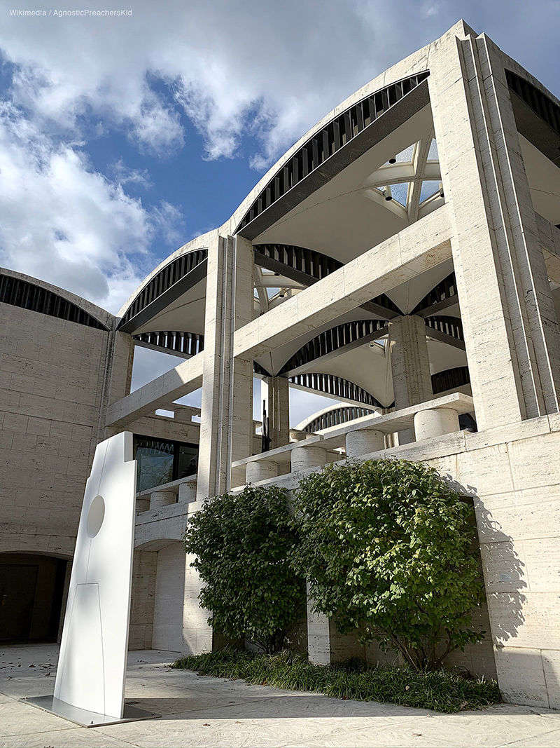 Travertine-cladding of the Kreeger Museum.