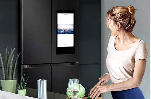 Women cooking on the Kitchen