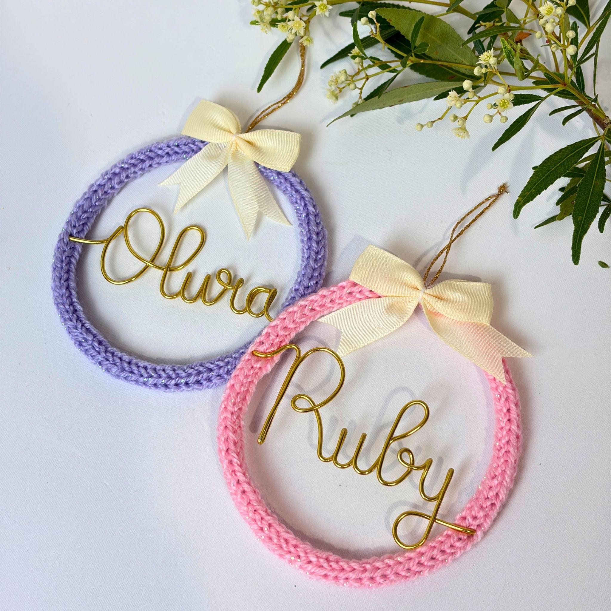 Personalised knitted Christmas wreath with wire name