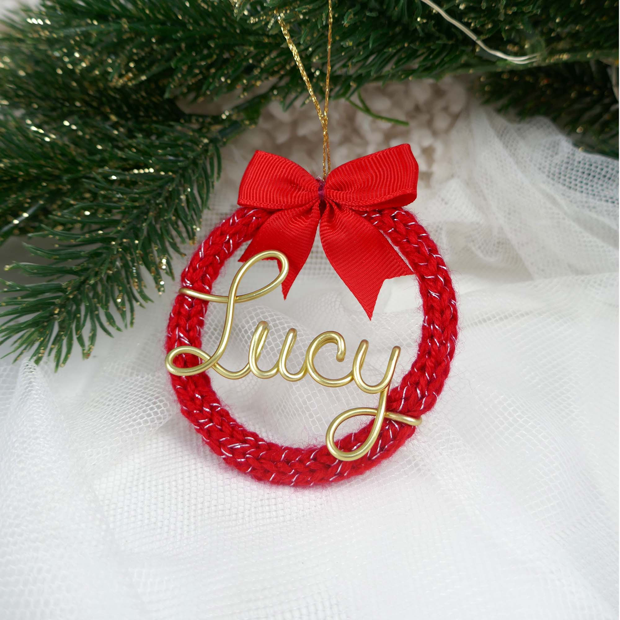 Knitted bauble with wire name
