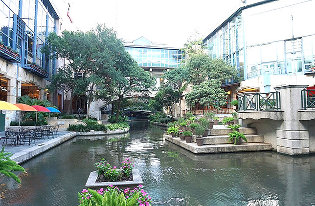 1024px-San_Antonio_River_Walk_July_2017_