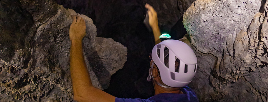 La visita guiada al tubo volcánico Cueva de Las Palomas La Palma.jpg