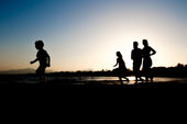 Grupo de amigos en una sesión al atardecer en Cambrils