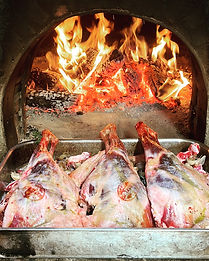 Les gigots d'Agneau cuits au feu de bois
