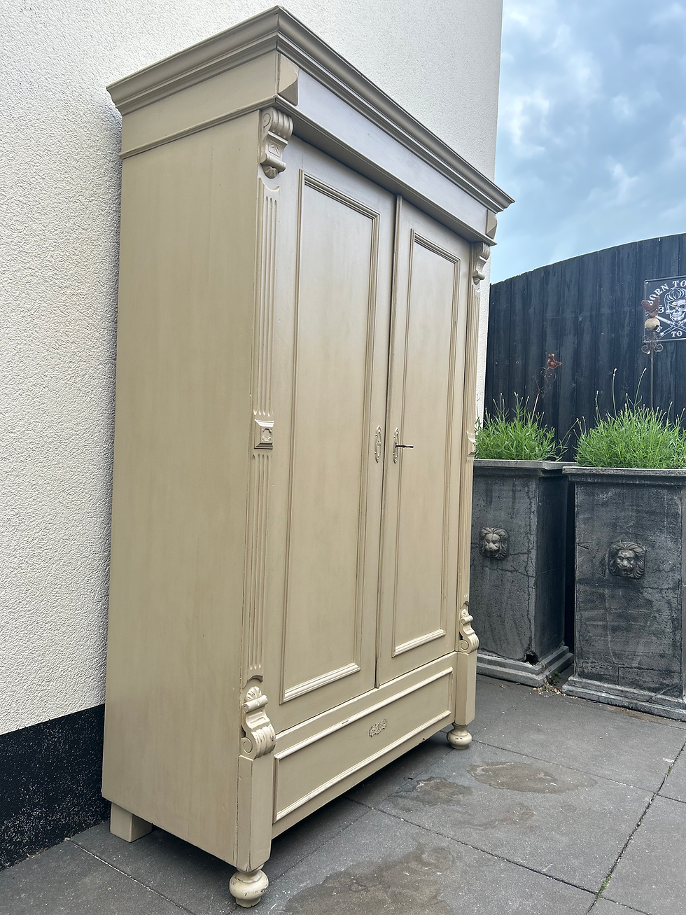 Thumbnail: Landelijke oude kast