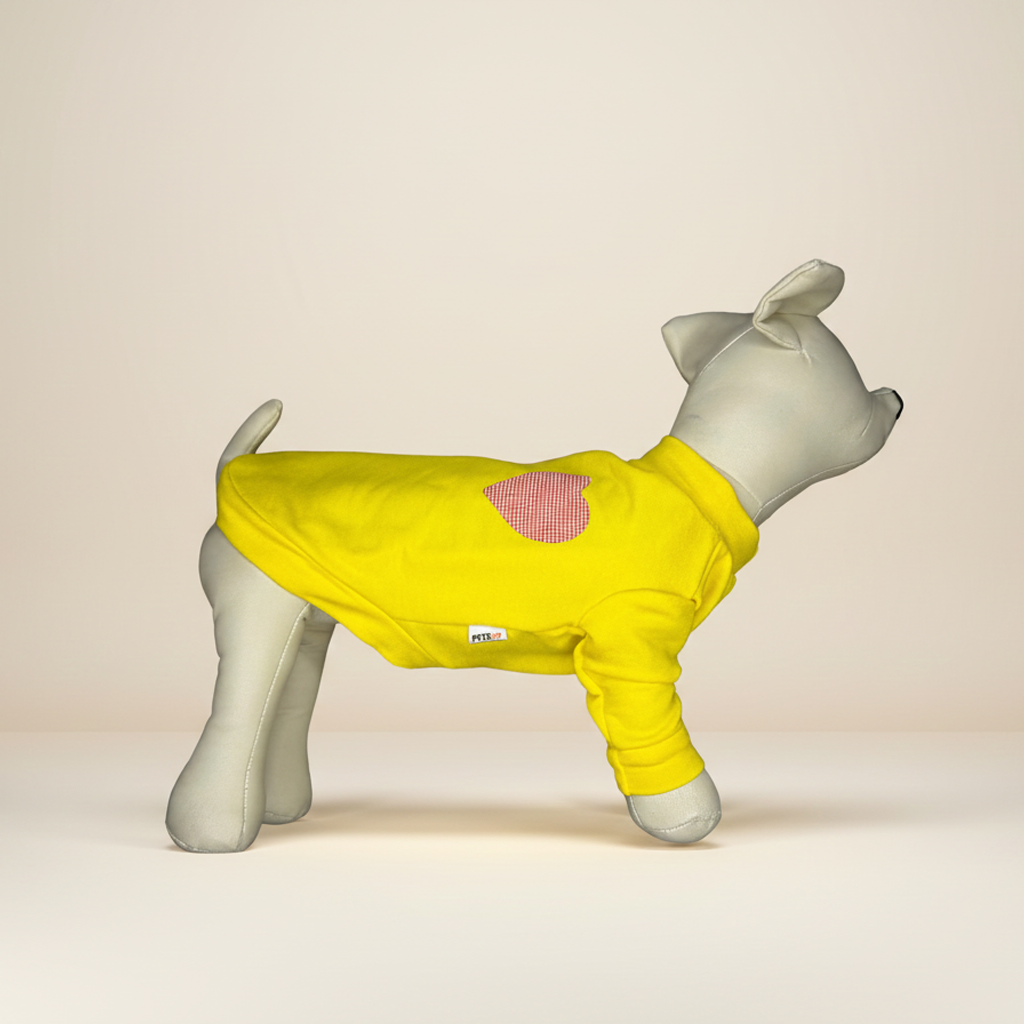 ყვითელი მაისური გულით