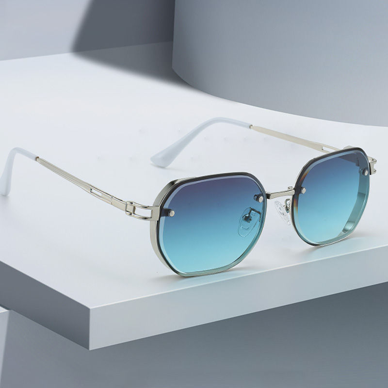 Thumbnail: New in Sunglasses for Women Black Frame Gold Border Decoration Fashionable