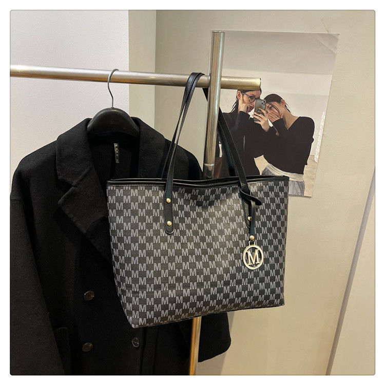 Thumbnail: Women’s Printed PU Leather Tote Bag – Spacious, Stylish & Perfect for Commuting