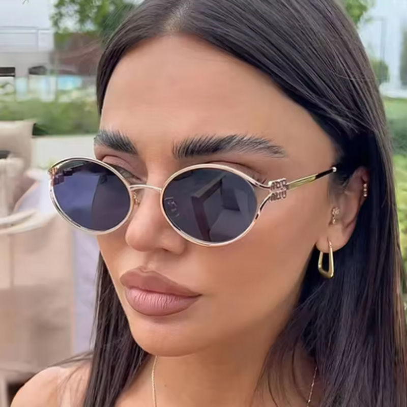 Thumbnail: Classic Retro Cat-Eye Glasses – Minimalist Metal Frame