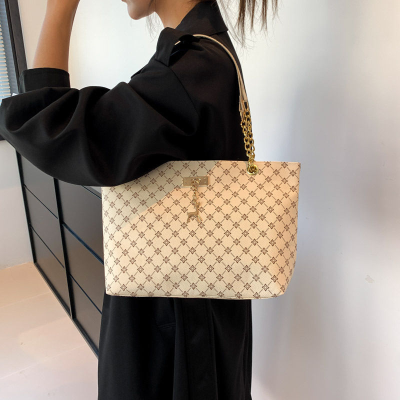 Women’s Soft Leather Tote Handbag – Textured Design, Spacious Large Capacity Bag