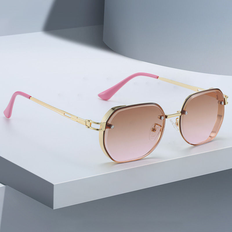 Thumbnail: New in Sunglasses for Women Black Frame Gold Border Decoration Fashionable