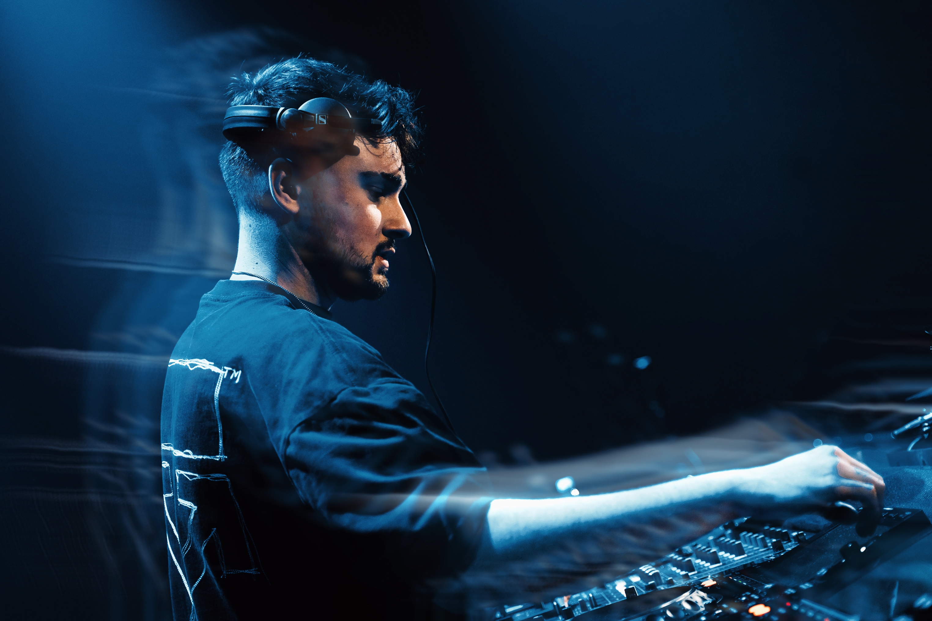 Arcando DJ performing drum and bass set live