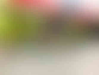 Niña juega y aprende en la fundacion