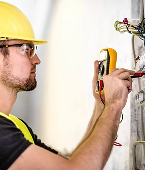311346-confira-passo-a-passo-de-como-realizar-uma-manutencao-eletrica-industrial.webp