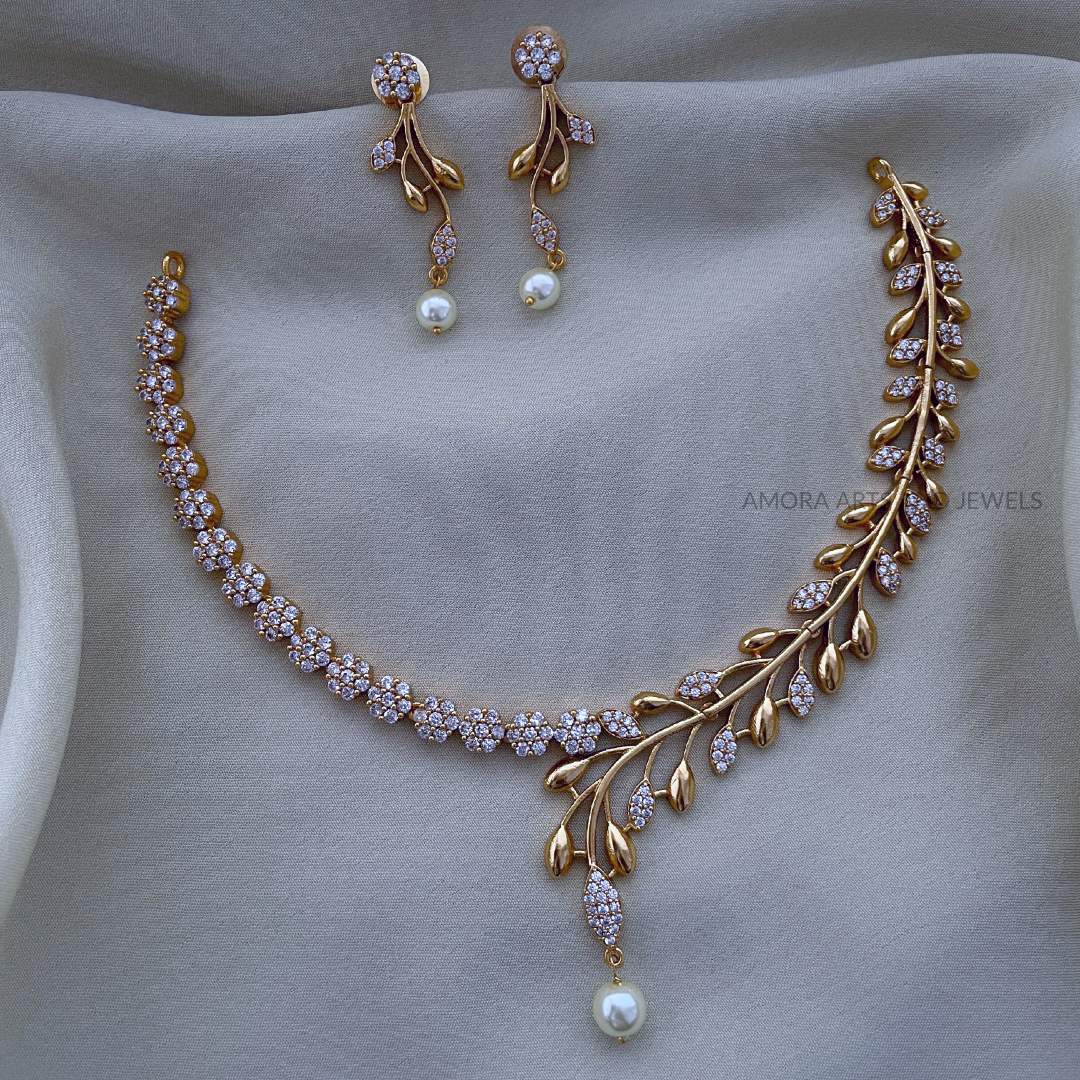 Enticing Antique Short Necklace