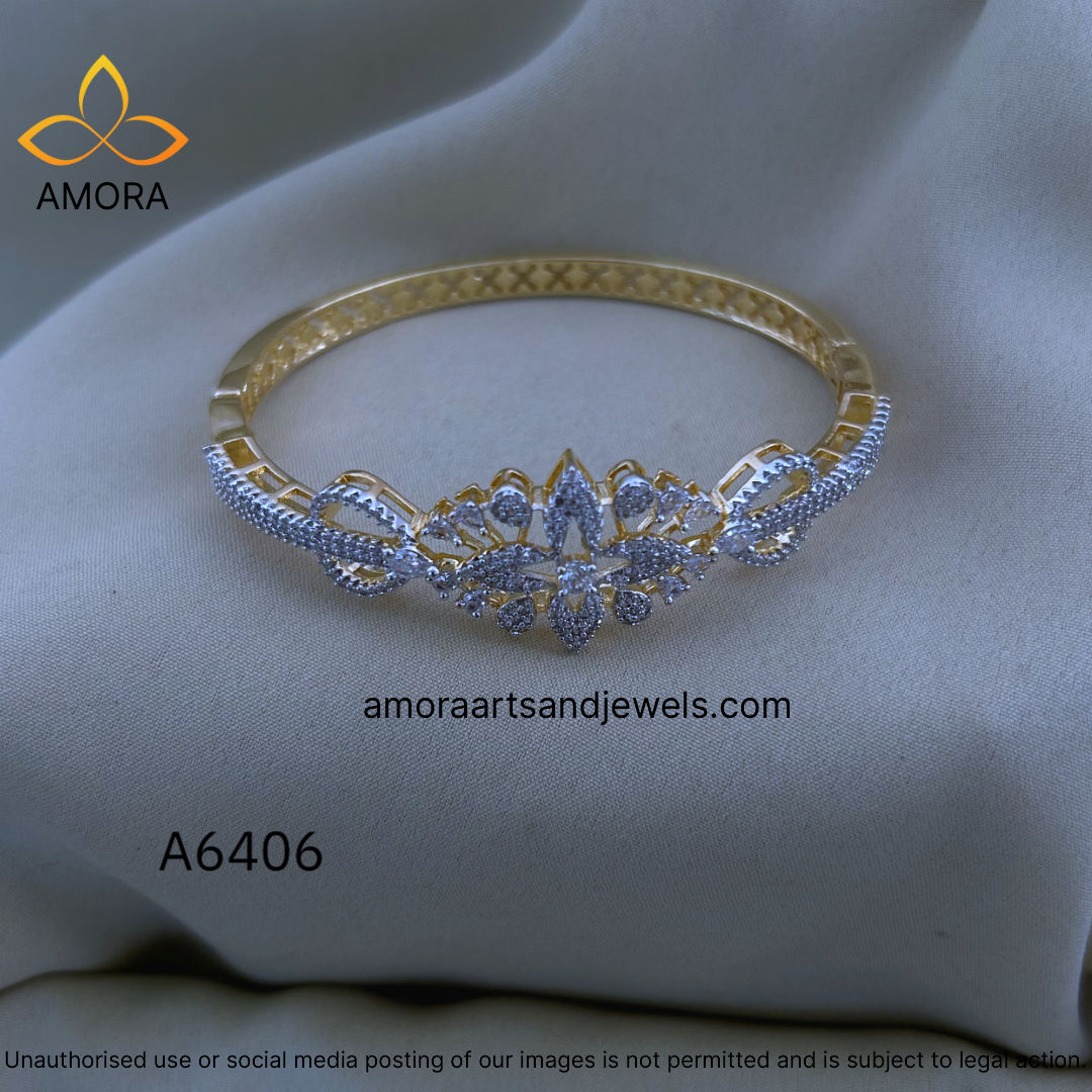 Gold Polished adjustable Bracelet - A6406