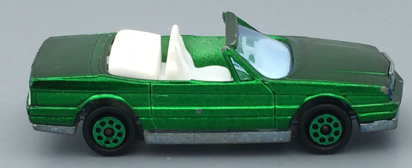 Cadillac Allante vert foncé Majorette Chromes, cod. N° 253, échelle 1/5