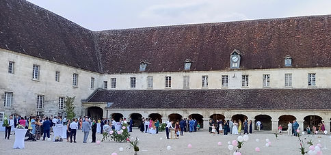 Mariage Abbaye Royale du Moncel Jeux en Bois.jpg
