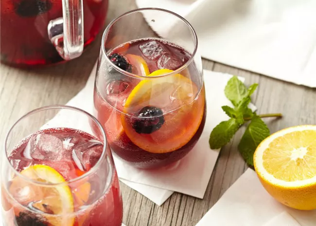 102685460_Sangria-with-blackberries_Photo-by-Meredith-7205a4e6ad04443090f7ffc40a28553d.web