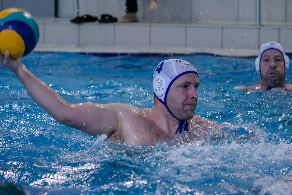 tim hoffmann am ball von der hsg II - fotorechte jörg behlendorf.jpg