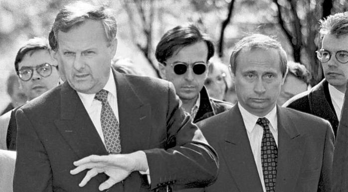 St. Petersburg Mayor Anatoly Sobchak (left) and Deputy Mayor Vladimir Putin, 1994 Source: Dmitry Lovetsky / AP / Scanpix / LETA