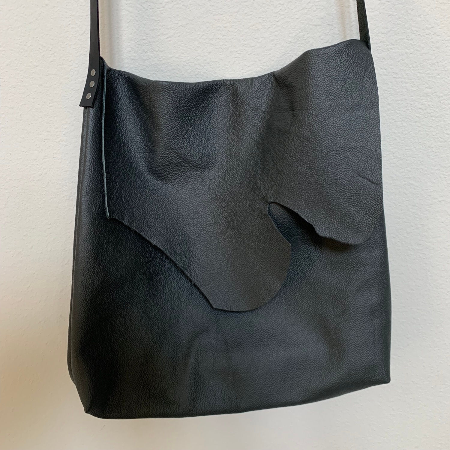 Black Beauty Cross-body