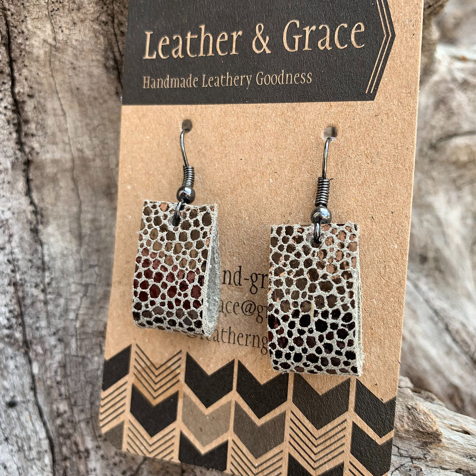 Thumbnail: Mini Loops in Metallic Pebble