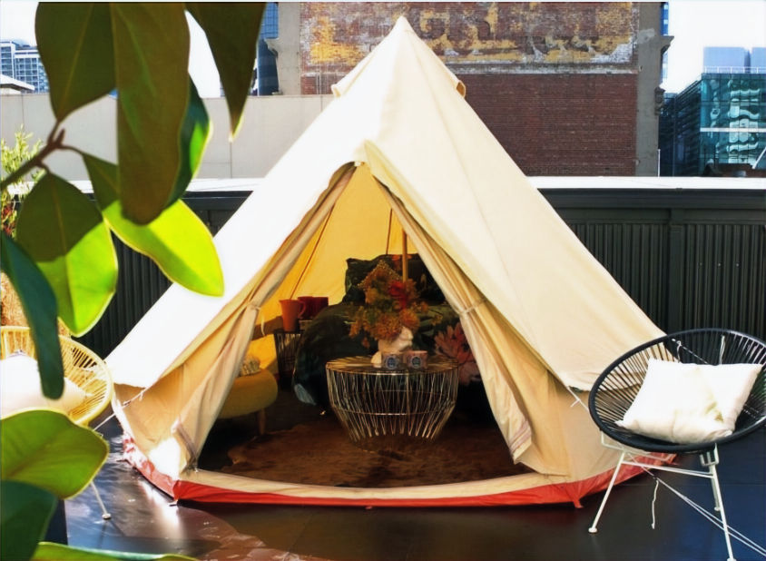 Glamping urbain sur une terrasse à Paris exemple d’expérience outdoor