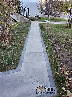 SHK Paysagement - Pose de passage en pavé uni et gazon