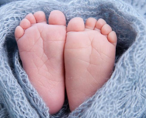 newborn feet Babes and Beyond.jpg