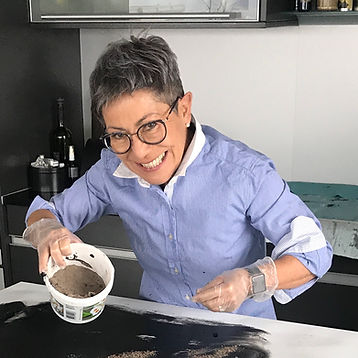 2019-02 Ruth am Malen.jpg